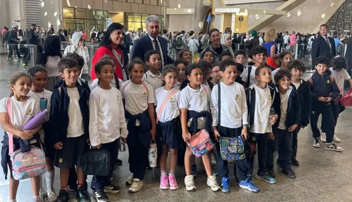 وزير السياحة والآثار يقوم بجولة بالمتحف المصري الكبير لمتابعة حركة الزائرين|صور