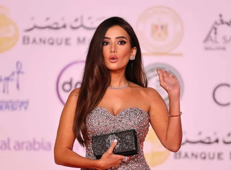 النجمة زينة تتألق بإطلالة في مهرجان القاهرة السينمائي الدولي| صور