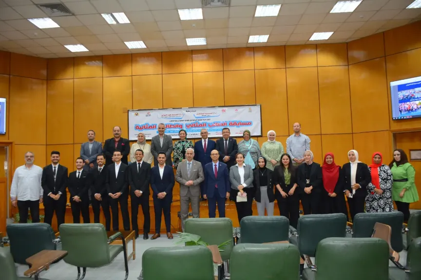 رئيس جامعة أسيوط يشهد التصفيات النهائية لمسابقة الطالب والطالبة المثاليين