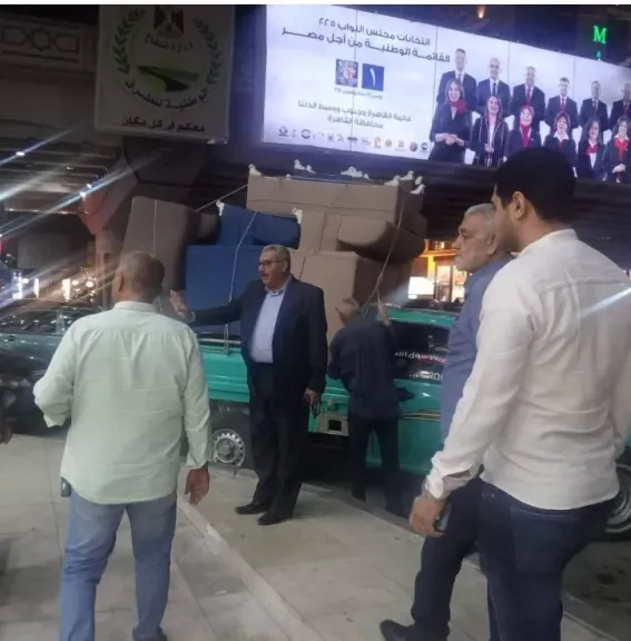 حى شرق مدينة نصر يشن حملة مكبرة لرفع الإشغالات والإعلانات الغير مرخصة|صور