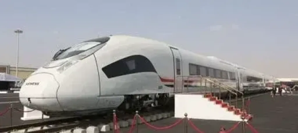 القطار الكهربائى السريع.. كوبرى النيل بحلوان صرح هندسى بسواعد مصرية.