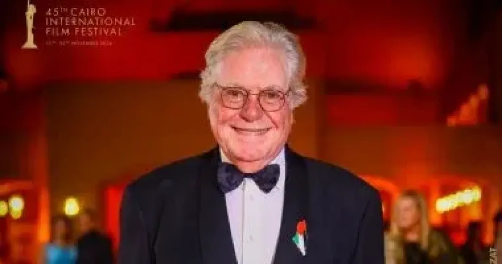 حسين فهمى: محمد عبد العزيز وخالد النبوى يستحقان تكريم مهرجان القاهرة