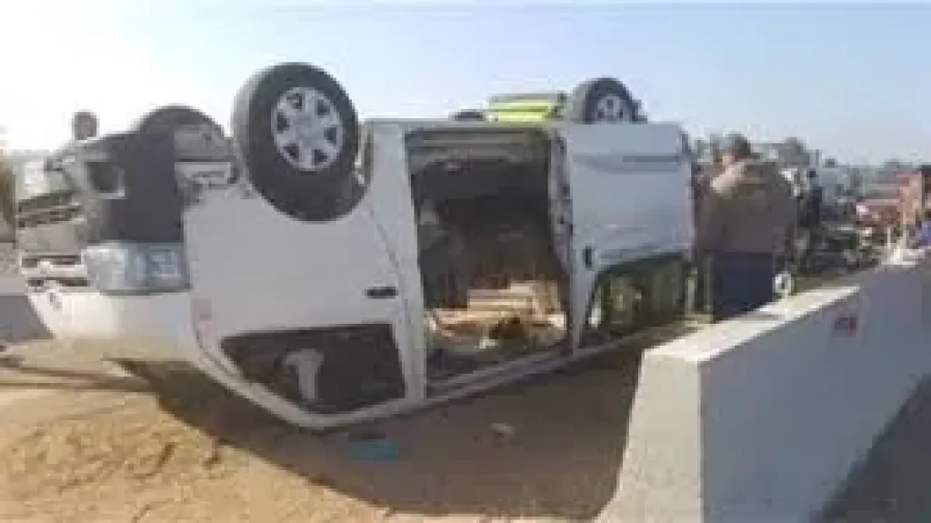 بالأسماء إصابة 7 فتيات في انقلاب ميكروباص بالوادي الجديد