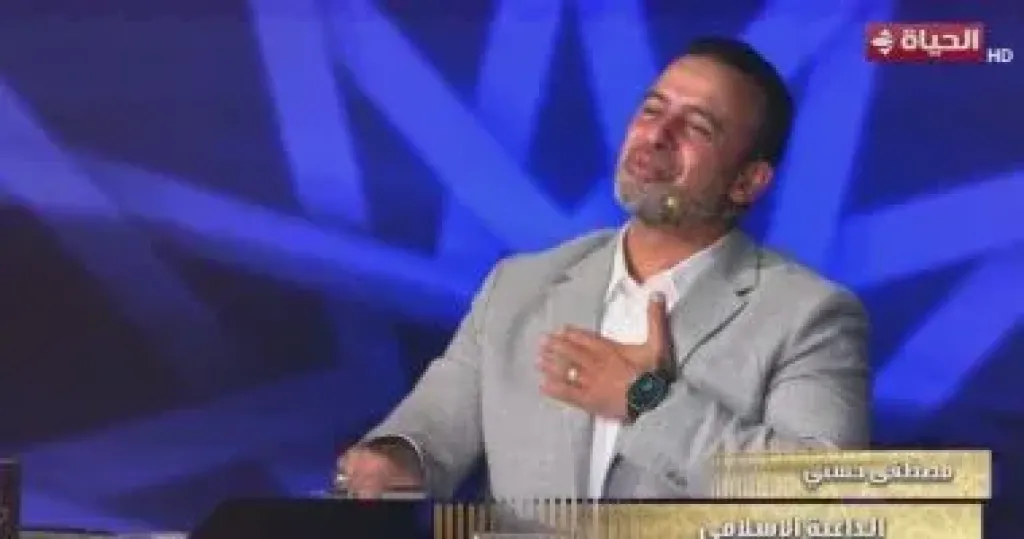 الداعية مصطفى حسني للمتسابق علي عثمان ببرنامج دولة التلاوة: خطفت قلبي