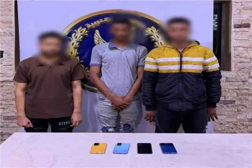 القبض على المتهمين بسرقة الهواتف المحمولة من المواطنين بالسلام