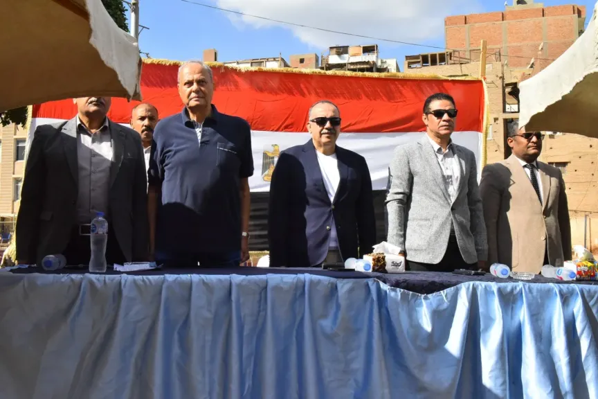 محافظ أسيوط يكرم 65 متميزًا في السباحة خلال زيارته لنادي الشبان المسيحية