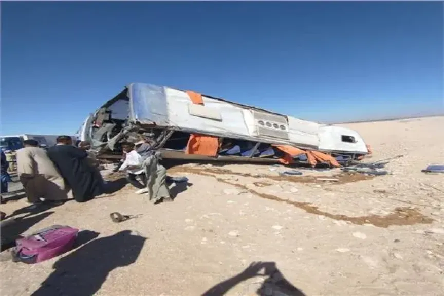 بالأسماء.. مصرع وإصابة 26 طالباً في حادث انقلاب أتوبيس بالصحراوي الغربي