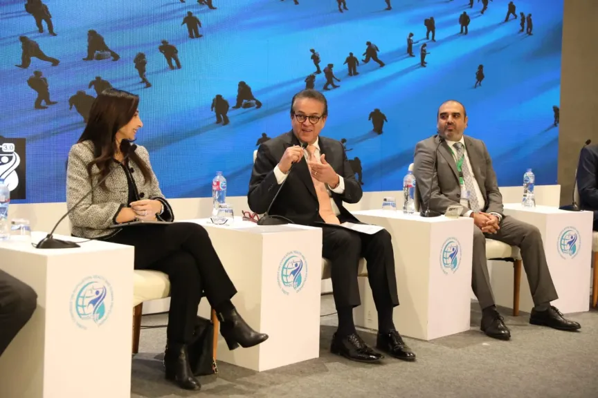 وزير الصحة يشارك في الجلسة الحوارية «الشراكات بين القطاعين العام والخاص في الرعاية الصحية