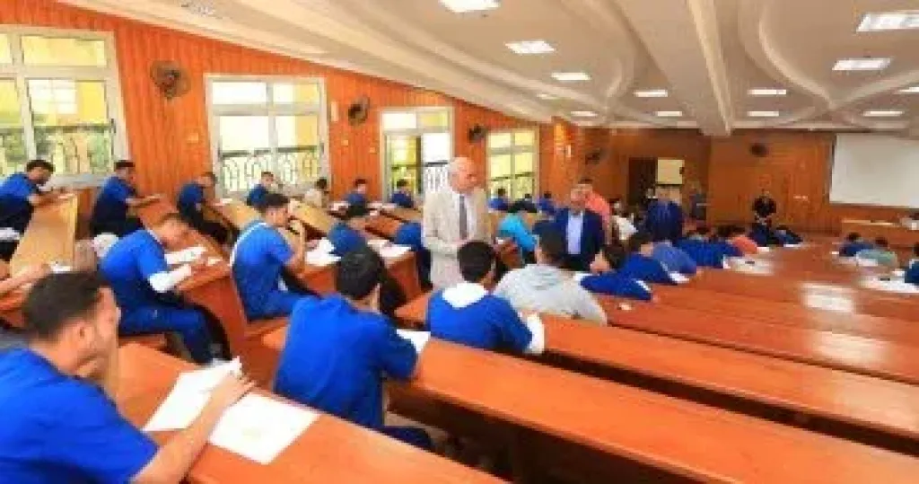 رئيس جامعة كفر الشيخ يتفقد أعمال امتحانات نصف الترم بالجامعة الأهلية