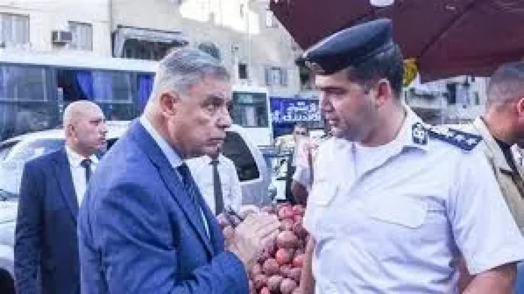 محافظ الإسكندرية يتفقد منطقمحافظة الفلكي بعد تركيب إشارة المرور الجديدة