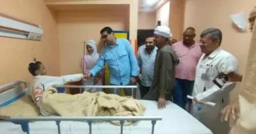 مصابي حادث إنقلاب أتوبيس رحلات على الطريق الصحراوى