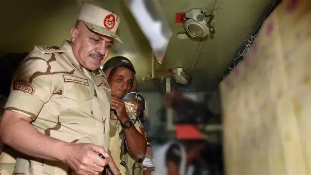 وزير الدفاع يشهد تنفيذ المرحلة الرئيسية للمشروع التكتيكى بالذخيرة الحية