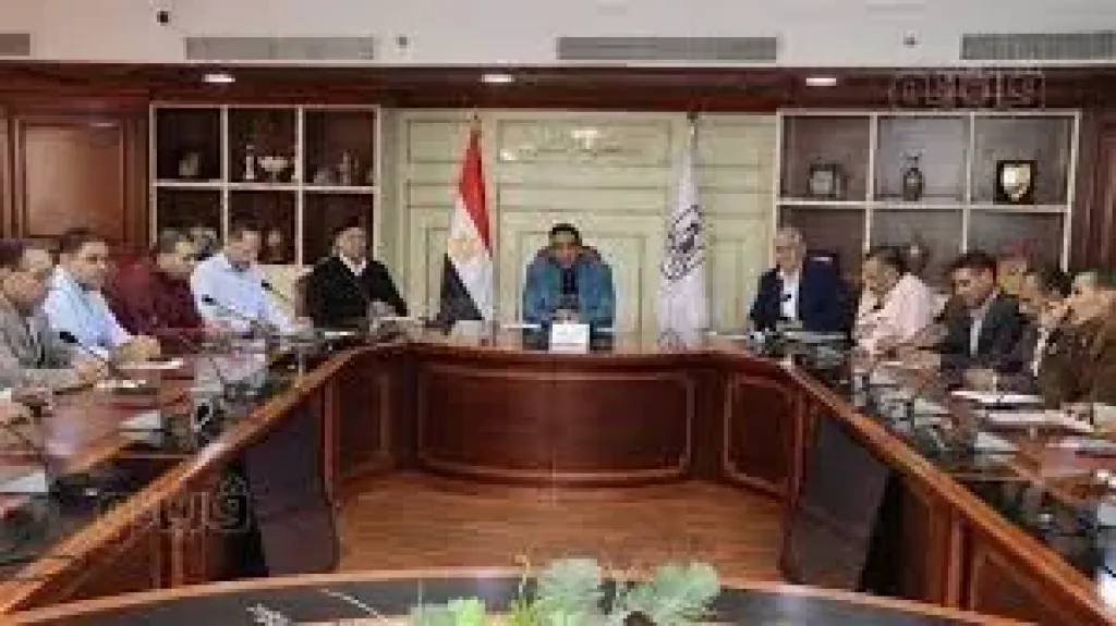 سكرتير بني سويف يراجع نتائج المتغيرات المكانية ومواجهة التعديات