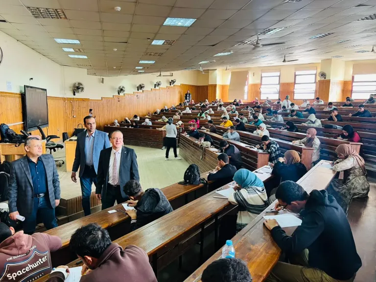 رئيس جامعة الدلتا التكنولوجية يتابع سير اختبارات منتصف الفصل الدراسى الأول (الميد ترم)