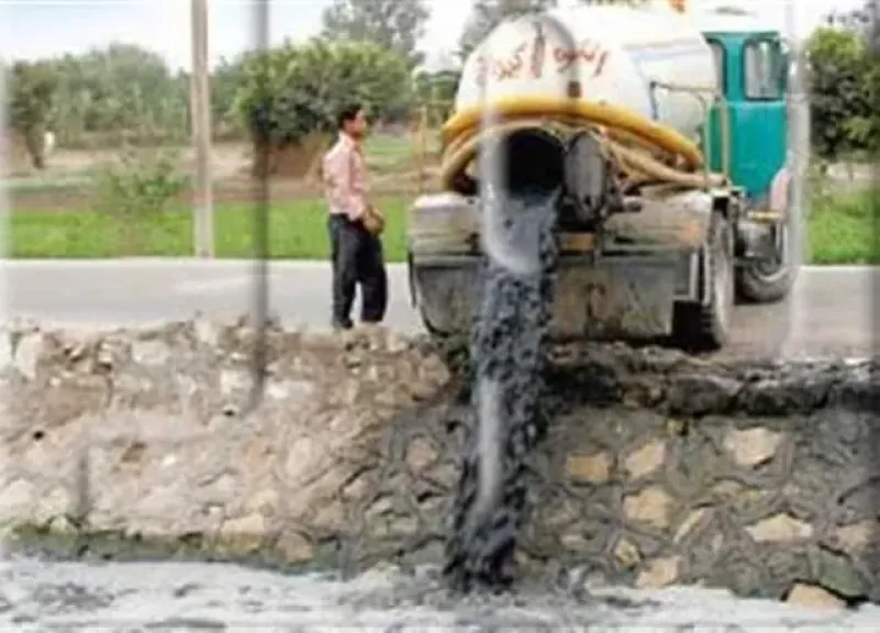 جريمة بيئية تهدد حياة آلاف المواطنين في الفشن وببا سيارات الصرف الصحي تفرغ حمولتها في الترع والمصارف