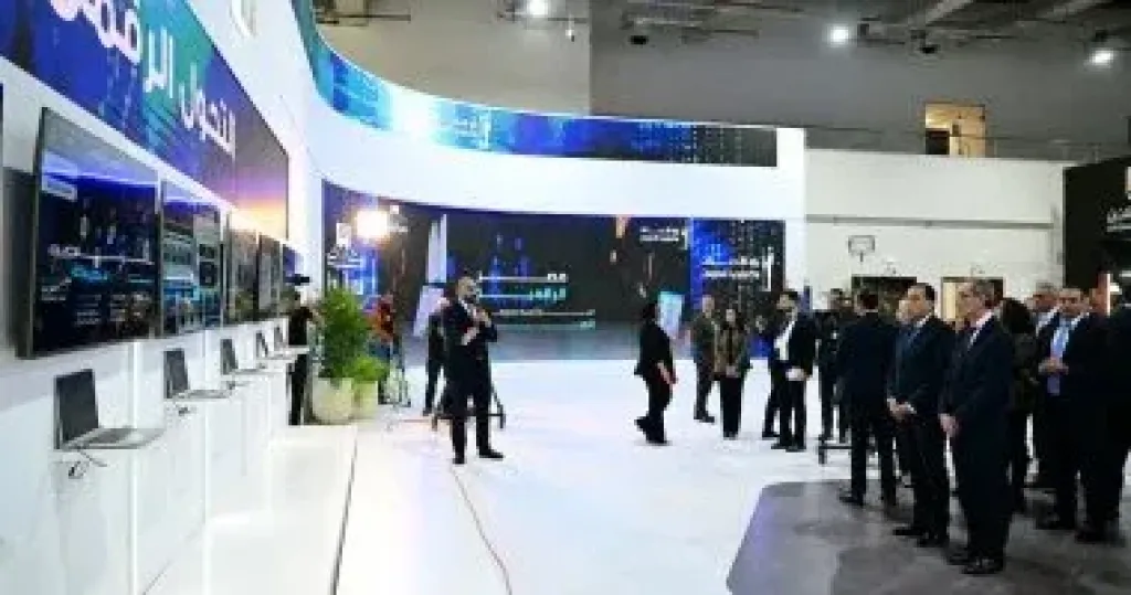 رئيس الوزراء يشهد الإطلاق التجريبي لعدد من الخدمات للمصريين في الخارج