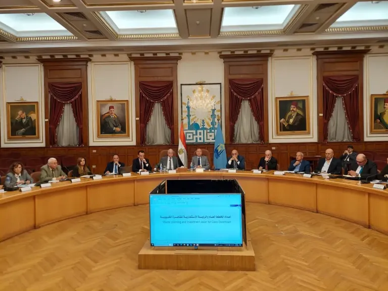 مستشار رئيس الجمهورية للتنمية المحلية ومحافظ القاهرة يتابعان اعمال التطوير بمنطقة القاهرة الخديوية