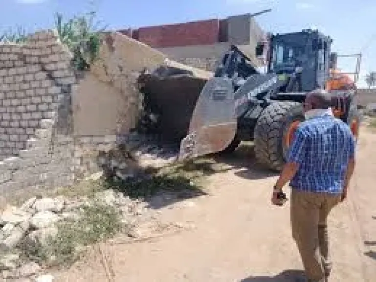 تنفيذ 5 حالات إزالة لـ تعديات على الأراضي بمدينة الإسماعيلية