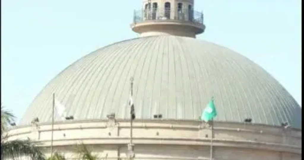 جامعة القاهرة والمتحف الكبير ضمن شعار محافظة الجيزة تجسيدا لرمزية الإرث الحضاري