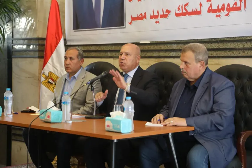 وزير الصناعة والنقل  يكرم العاملين باللسكك الحديدية ويؤكد  المكرمين نماذج مشرفة