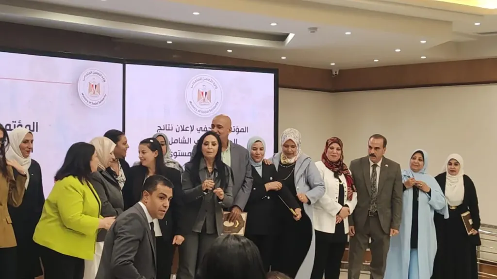 سيدتان قبطيتان تفوزان بعمرة.. فماذا فعلت وزيرة التضامن لهما؟