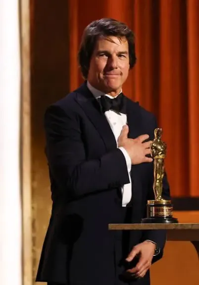 حديث جانبي بين توم كروز وسيدني سويني في حفل حكام الأوسكار