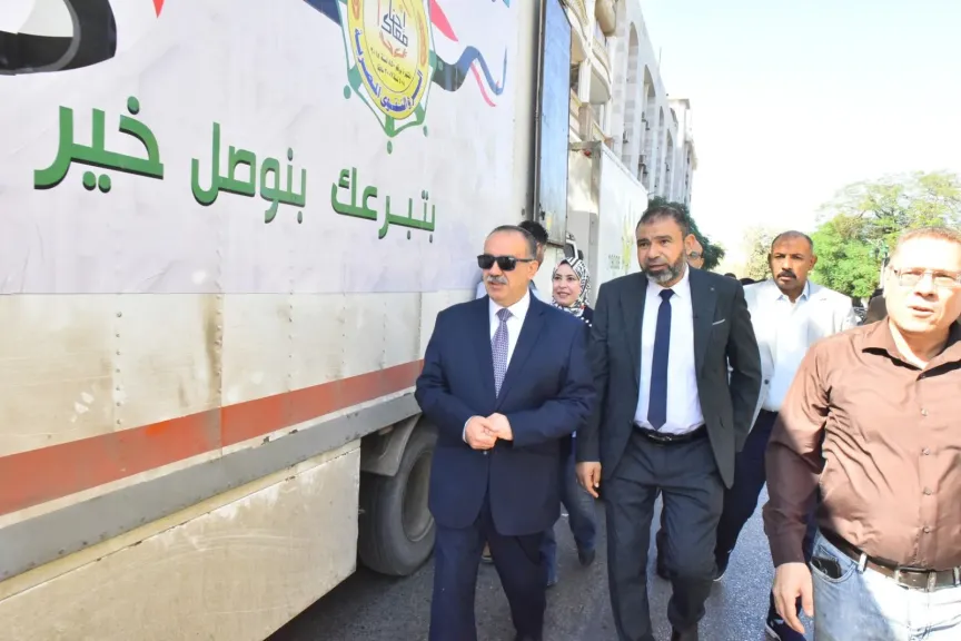 محافظ أسيوط يتفقد قافلة ”البر والتقوى” لدعم الأسر الأولى بالرعاية