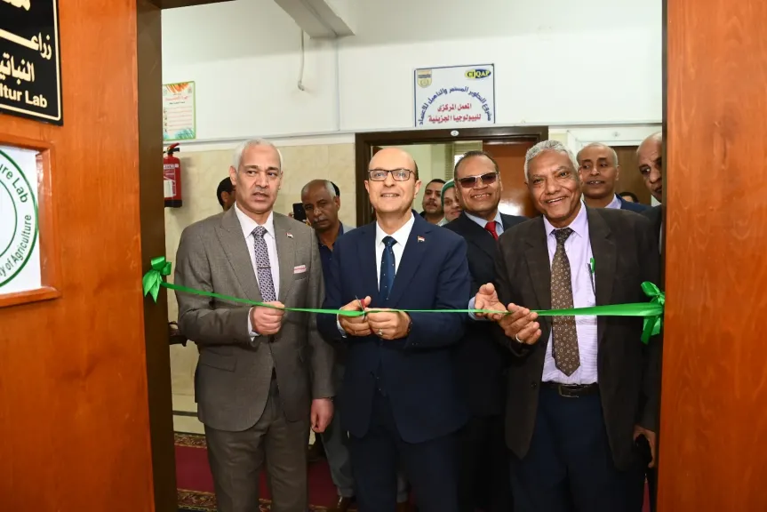 الدكتور المنشاوي يفتتح معمل زراعة الأنسجة النباتية بالمعامل المركزية