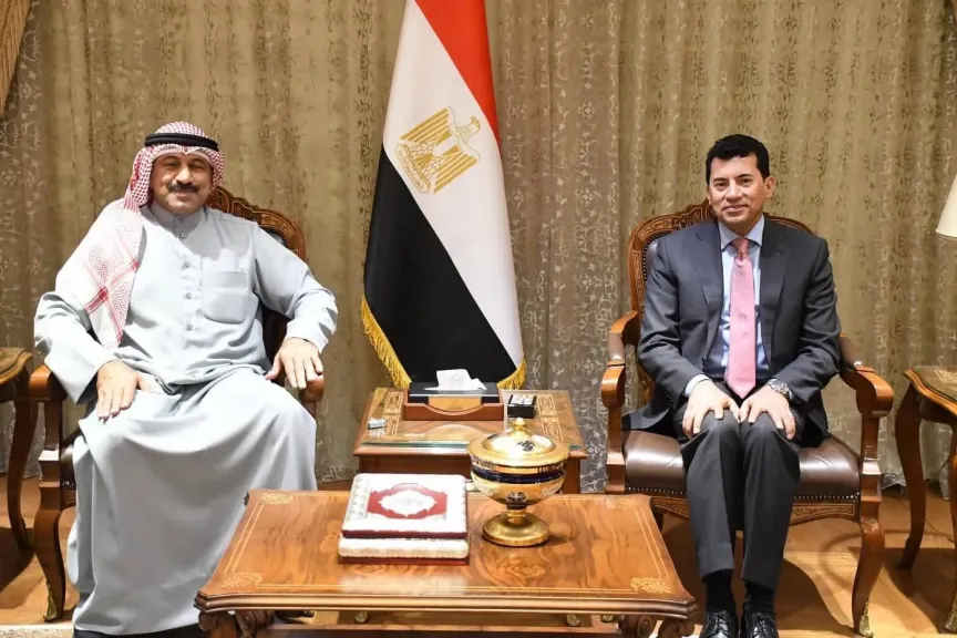 ”الشباب والرياضة” تبحث إنشاء نادي ألعاب وسباقات للسيارات