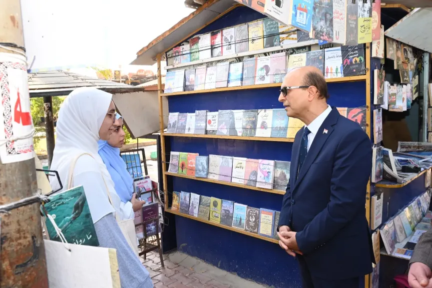 الدكتور المنشاوي يلتقي طلاب جامعة أسيوط في حوار أبوي خلال جولته التفقدية