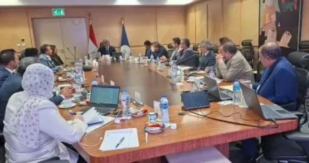 إنشاء مخزن مركزي للآثار المصرية عالى لجودة وربطه إلكترونيًا بالمخازن الأخرى