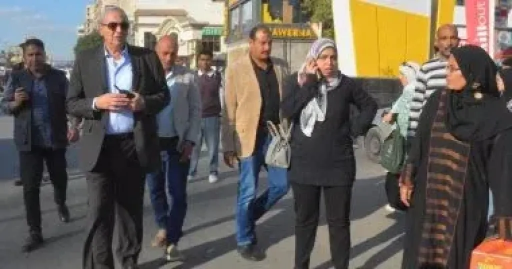 محافظ الغربية يتابع حركة المواصلات بطنطا ميدانيا ويتدخل لتيسير نقل المواطنين
