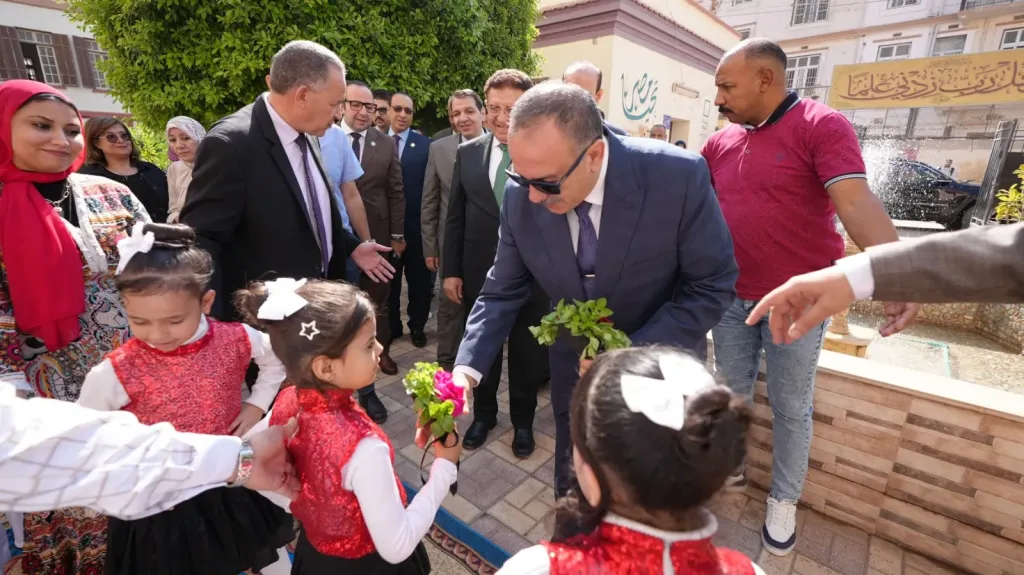 محافظ أسيوط يطلق النسخة الـ29 من مسابقة ”لمحات من الهند”