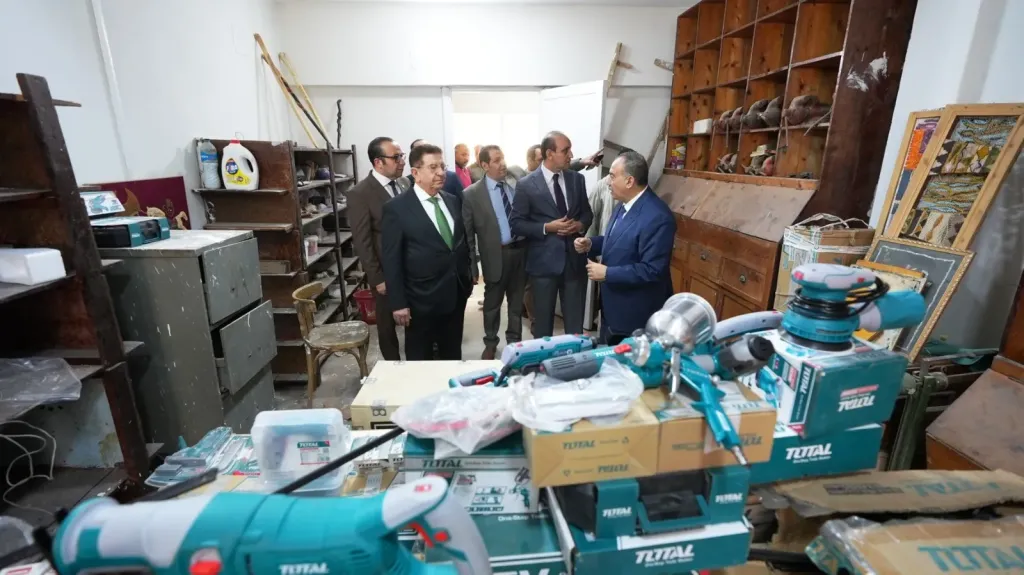 محافظ أسيوط يصطحب وفد المحكمة العربية للتحكيم الدولي لتفقد اللمسات