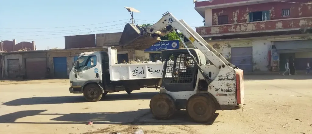 محافظ أسيوط يشدد على استمرار حملات النظافة ورفع المخلفات بمدينة أبوتيج