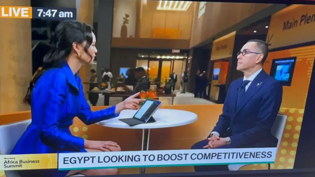 الخطيب لبلومبرج: إصلاحات مصر تعيد تدفقات الاستثمار وتفتح آفاقًا جديدة للصناعة والتكنولوجيا