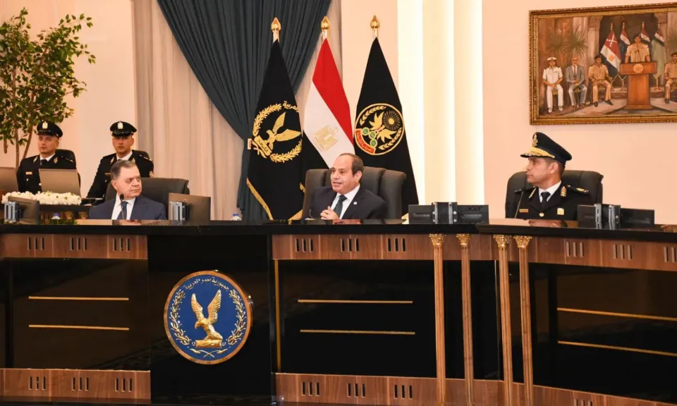 الرئيس السيسي يزور أكاديمية الشرطة.. ويجري حوارًا مع المتقدمين الجدد للالتحاق بها|صور
