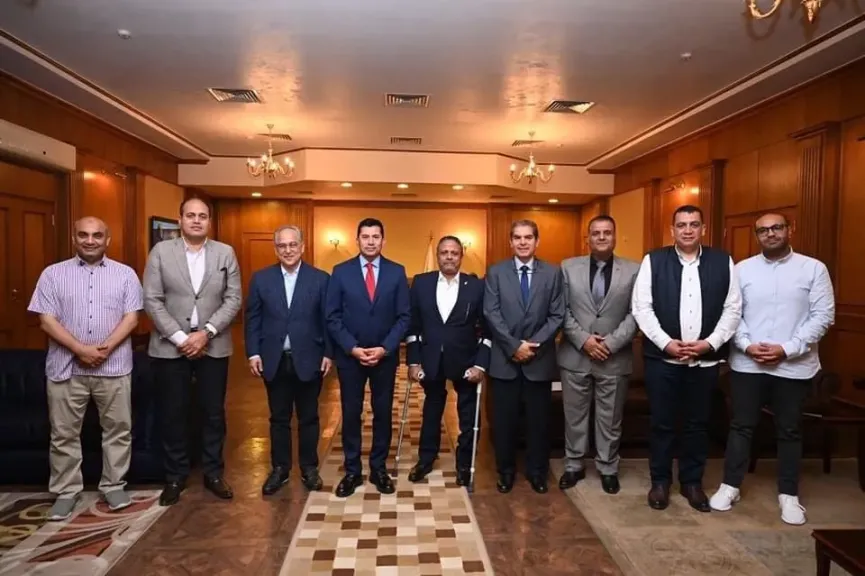 جهاز مدينة الشروق يرفع كفاءة شارع البطل ”عصام زيدان”.. تخليدًا لمسيرة أسطورة مصر البارالمبية