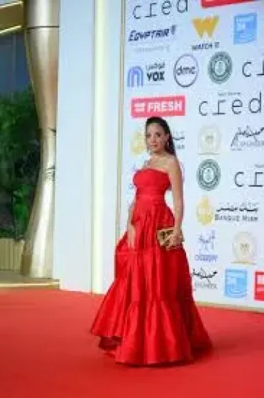 مريم الخشت برفقة أسرتها على ريد كاربت ”بنات الباشا” بـ”القاهرة السينمائي”