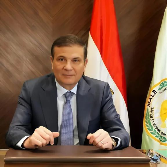 وزير الزراعة يعقد اجتماعاً موسعاً لمديري مديريات الزراعة ومسئولي حماية الأراضي بالمحافظات