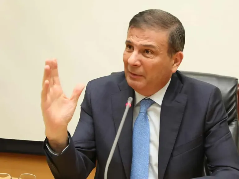 وزير الزراعة يعقد اجتماعاً موسعاً لمديري مديريات الزراعة ومسئولي حماية الأراضي بالمحافظات