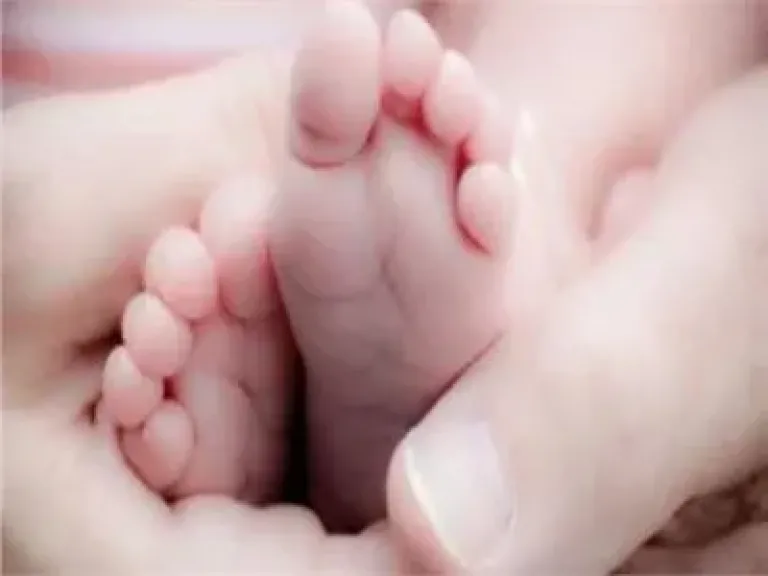 أم بلا قلب.. تلقي بمولودتها بأكوام القمامة لإخفاء الجريمة