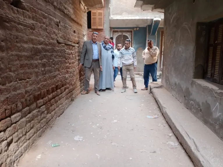 محافظ أسيوط: توسعة وتسوية شوارع مركز البداري استعدادًا لتركيب بلاط الإنترلوك