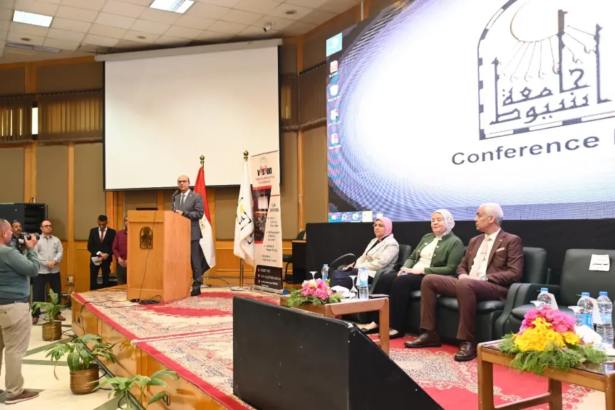 الدكتور المنشاوي يشهد انطلاق أعمال اليوم العلمي الأول لقسم طب الأطفال