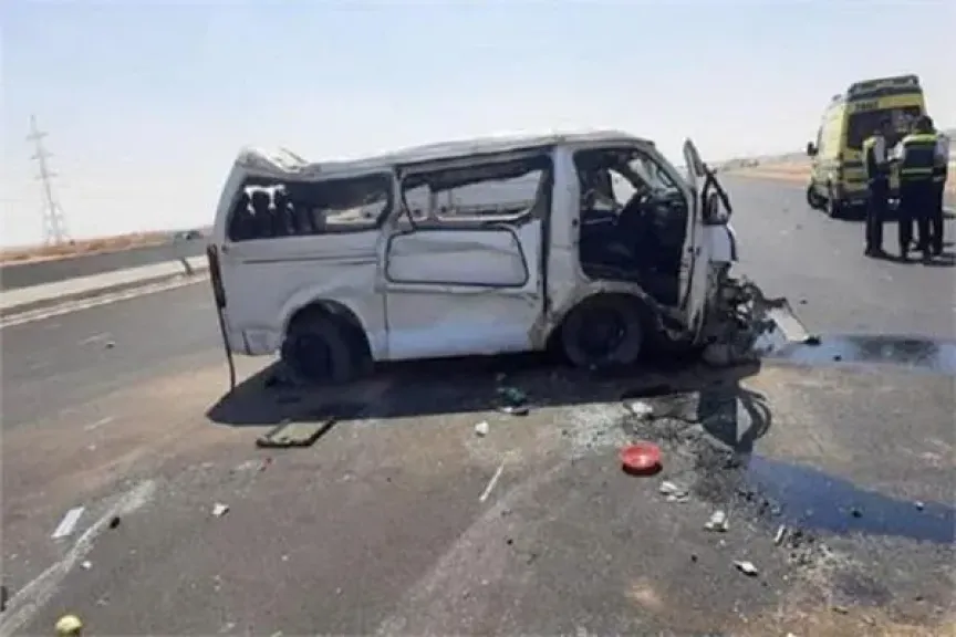 بالأسماء.. جثة و17 مصابًا في انقلاب ميكروباص صحراوي قنا