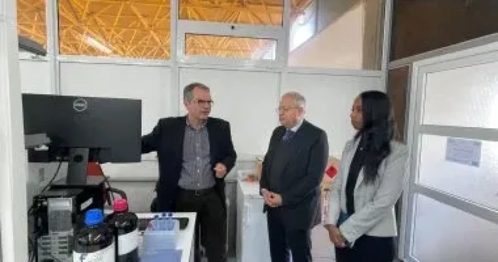 جامعة حلوان تبحث إنشاء فرع دولى لجامعة ديموقريطس داخل الجامعة الأهلية