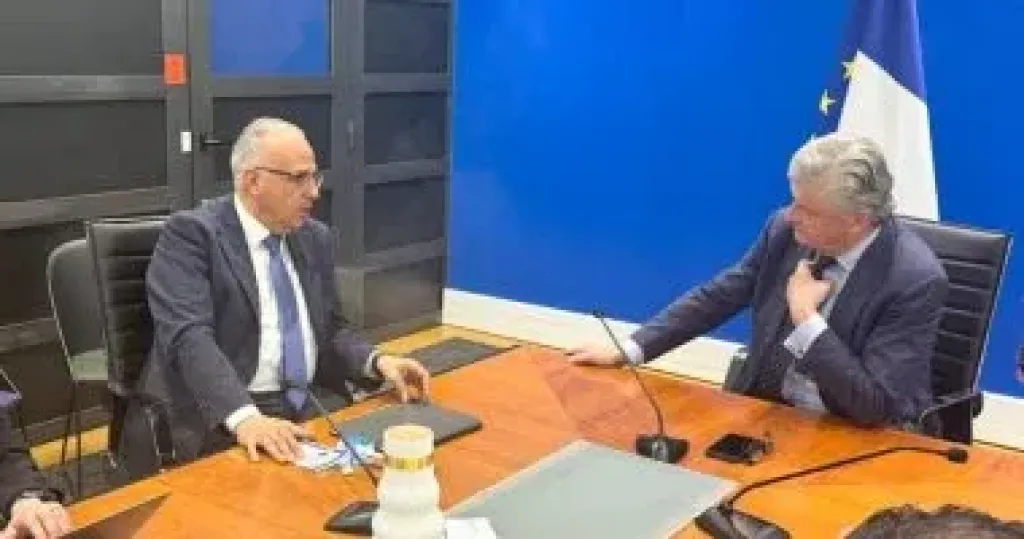 وزير الرى يلتقى نائب مدير الوكالة الفرنسية للتنمية في باريس