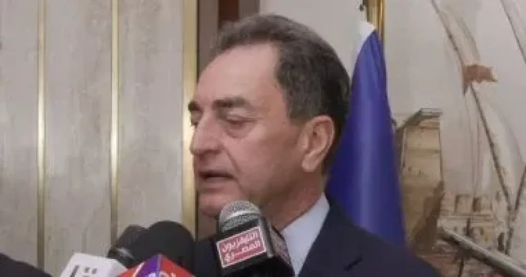 السفير الفرنسي يشيد بدور وزارة الصحة في تطوير مستشفى جوستاف روسي.. ووزير التعليم العالي يتفقد مراحل التحديث ويوجه بسرعة الإنجاز