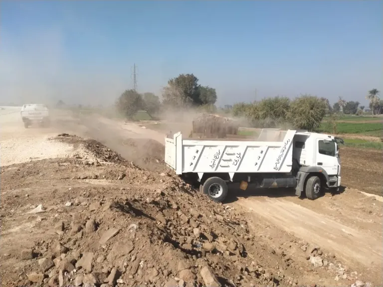 أسيوط: رفع 1300 طن مخلفات ضمن حملات النظافة المستمرة بمركز ديروط