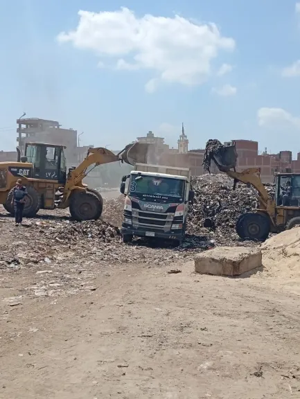وحدة التدخل السريع بالشرقيةترفع ١٩ألف طن قمامةومخلفات المبانى